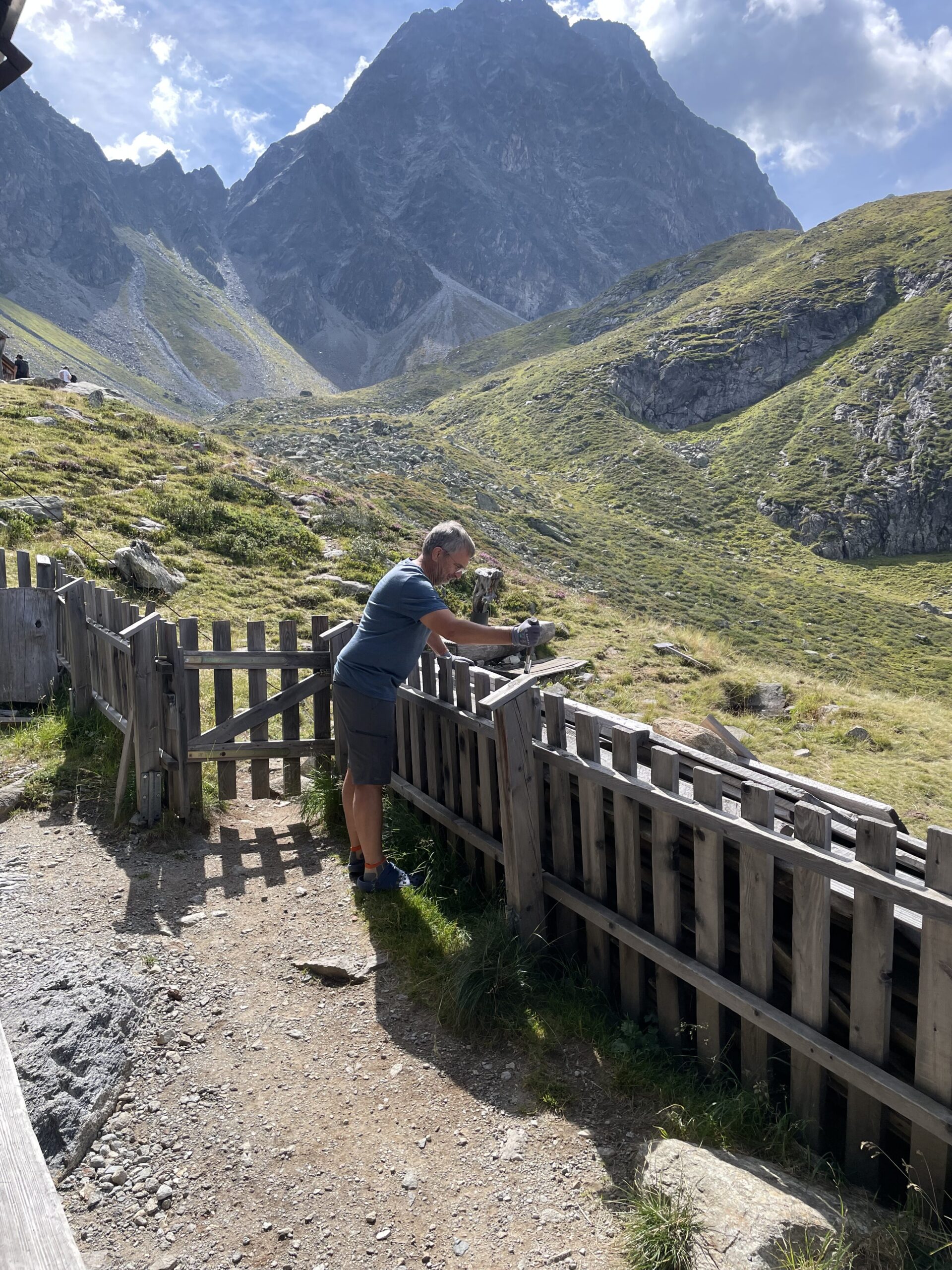1 das vorhandene alt holz vom dach muss von nägeln befreit werden