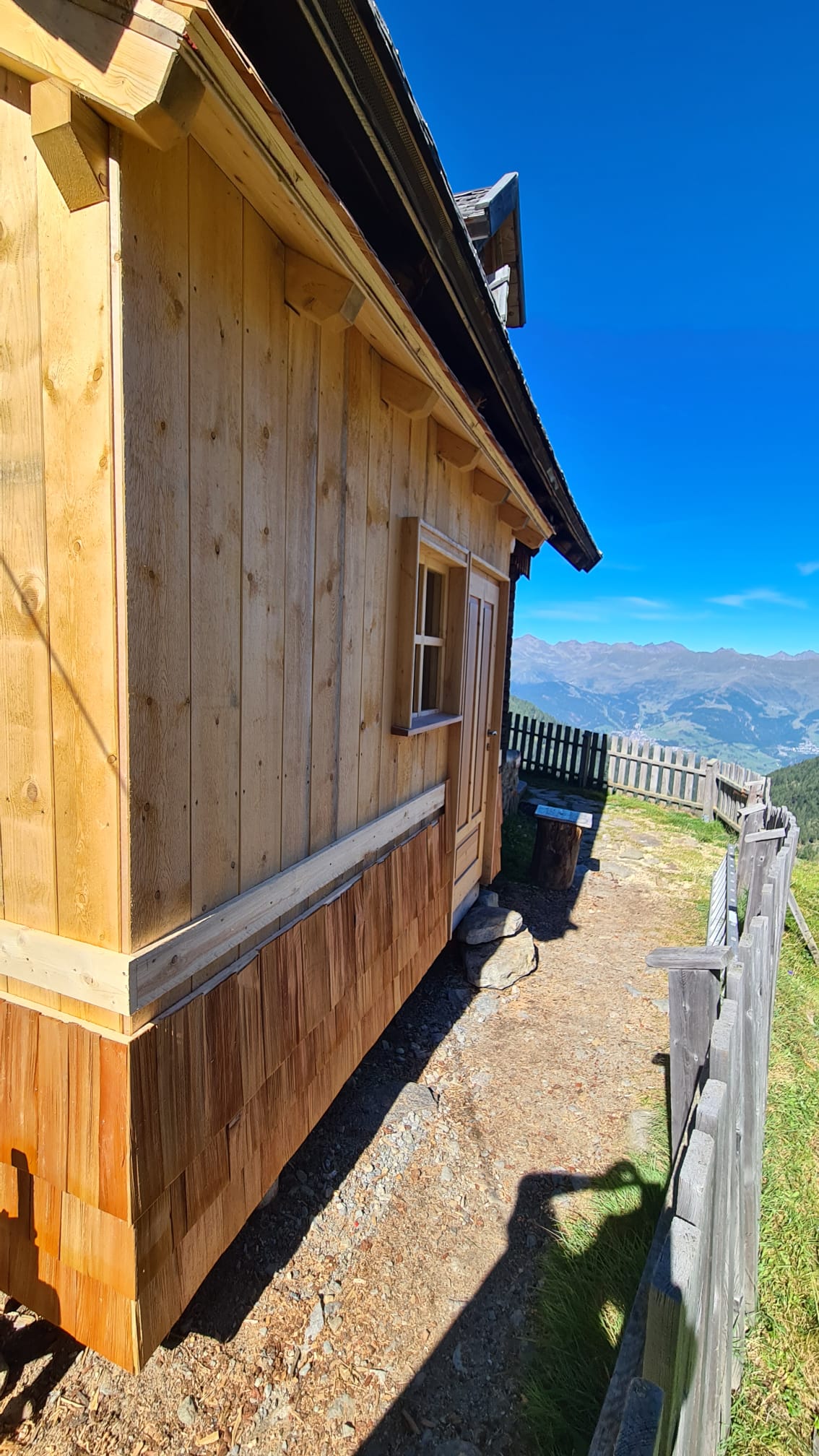 1 nun muss noch die fassade vollständig mit schindel verkleidet werden